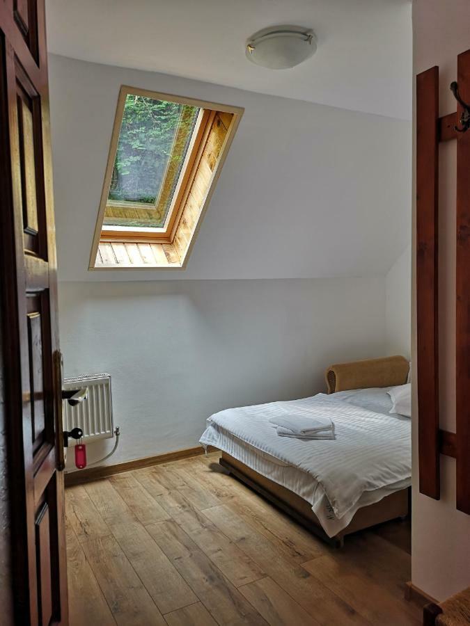 Hotel Raza Soarelui à Moeciu De Sus Extérieur photo